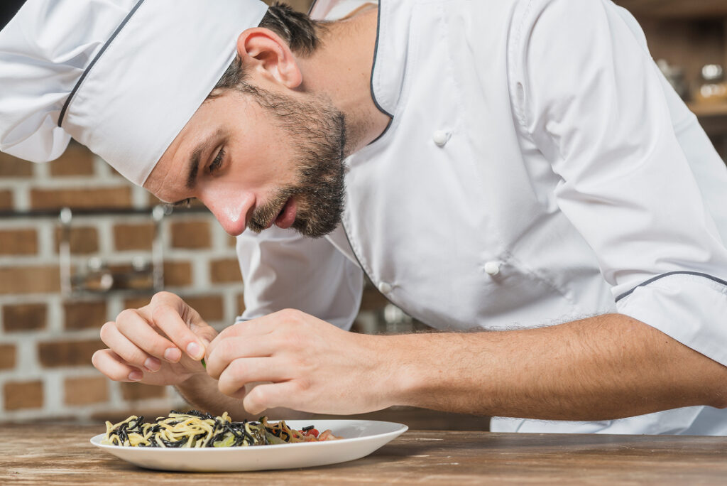 close-up-male-chef-preparing-spaghetti-dish 1